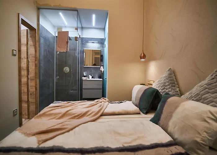 W18 Design - Downtown Apartmán *